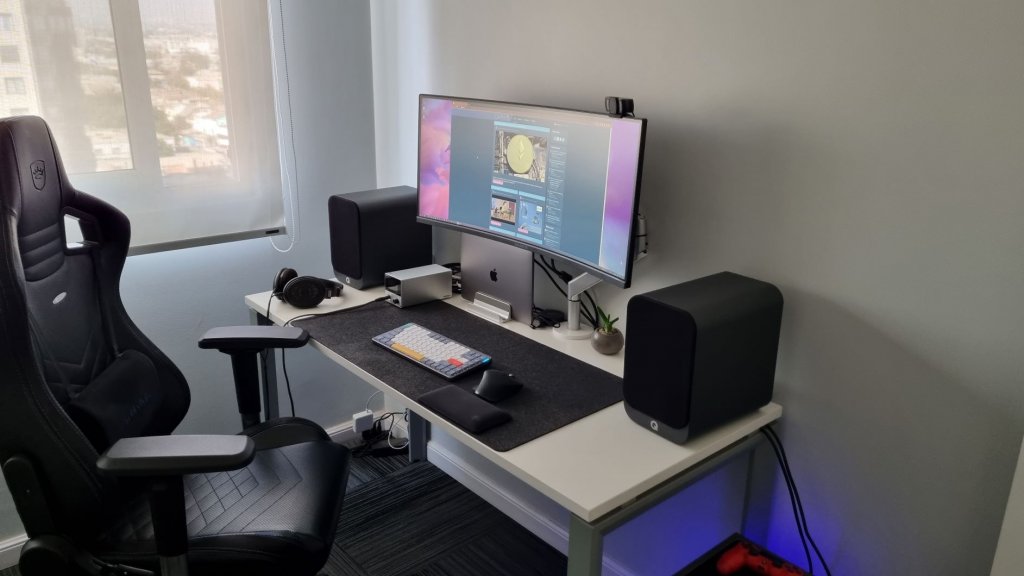 full_side_desktop.jpg