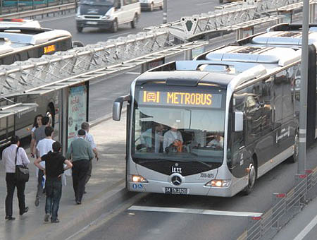 metrobus-estambul-Mercedes.jpg