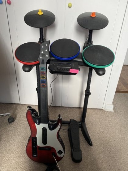 Batería y Guitarra de Guitar Hero