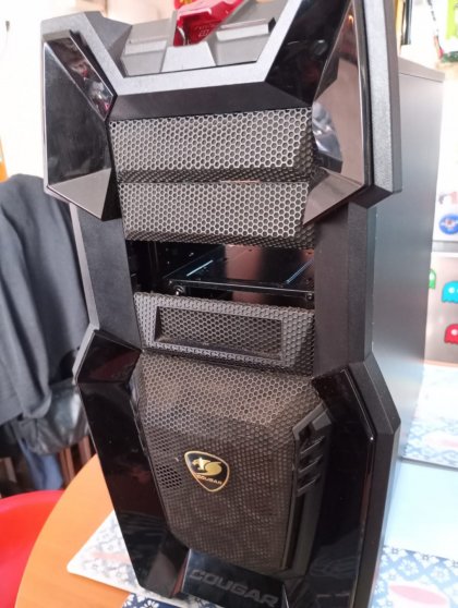 Cougar de semi lado.jpeg Cougar de semi lado.jpeg