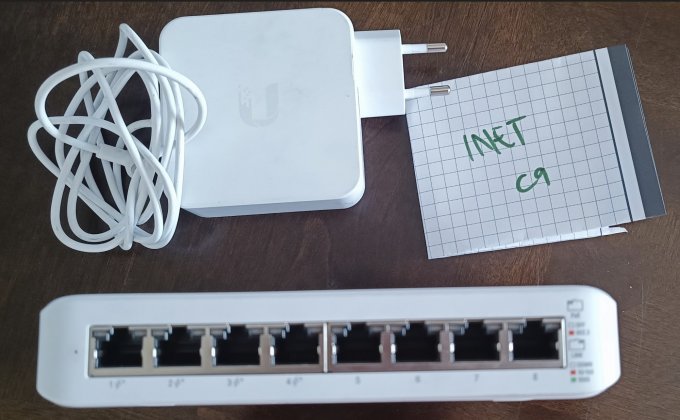 switch unifi.jpg switch unifi.jpg